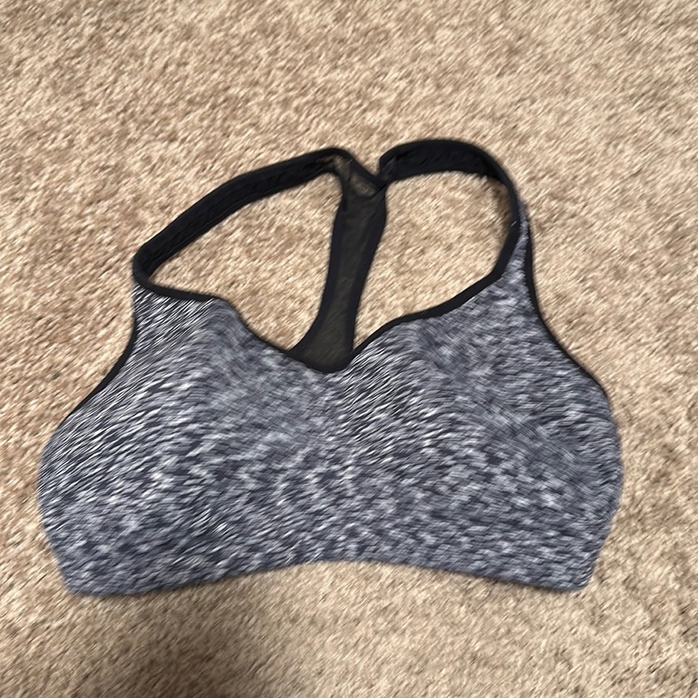 Lululemon sports bra. Size 4. I’m a 32dd. Fair condition